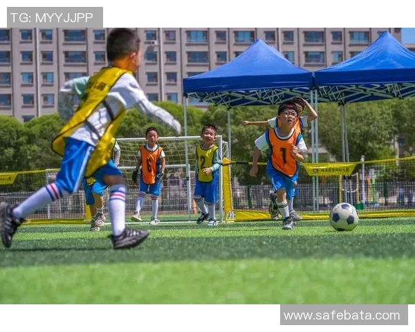 热爱足球的我们一起追逐梦想与激情的绿茵场